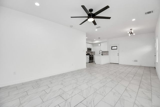 9003 Prairie View Drive B, Houston, TX 77088