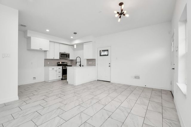 9003 Prairie View Drive B, Houston, TX 77088