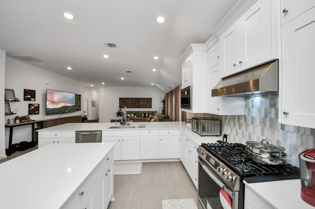 8202 Tempest Stone Drive, Rosharon, TX 77583