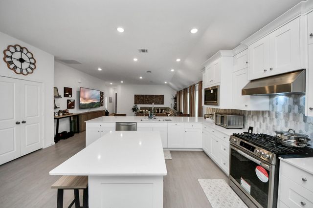 8202 Tempest Stone Drive, Rosharon, TX 77583