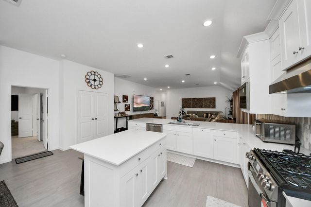 8202 Tempest Stone Drive, Rosharon, TX 77583