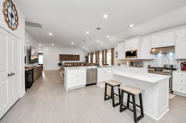 8202 Tempest Stone Drive, Rosharon, TX 77583