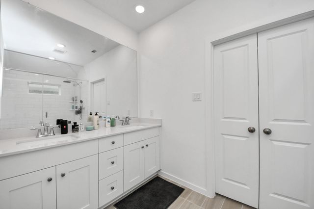 8202 Tempest Stone Drive, Rosharon, TX 77583