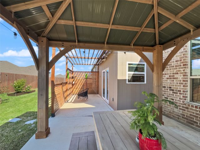 3722 Autumncrest Street, Grand Prairie, TX 76065