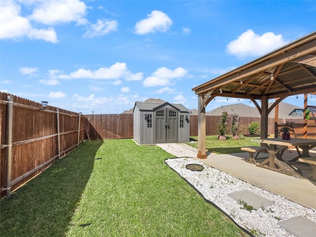 3722 Autumncrest Street, Grand Prairie, TX 76065