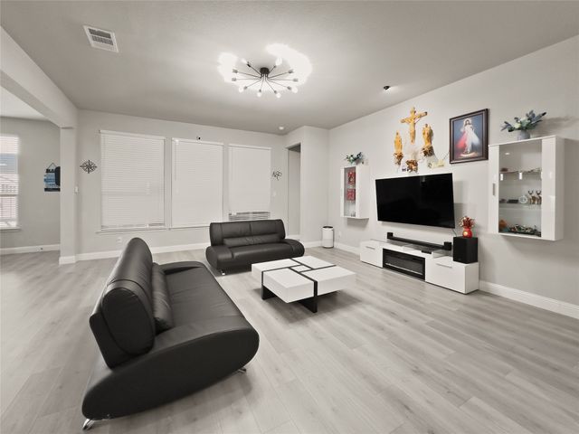 3722 Autumncrest Street, Grand Prairie, TX 76065