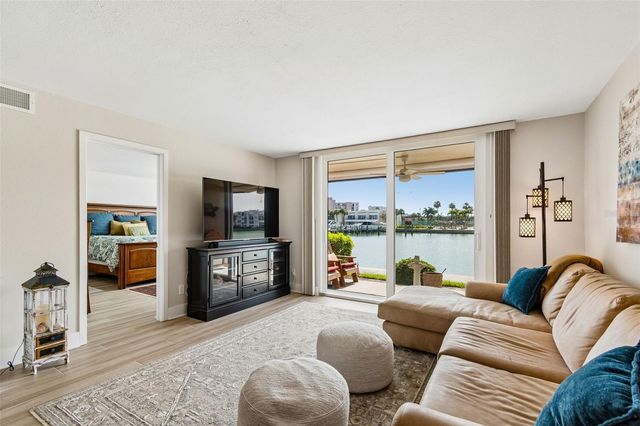 7540 BAY ISLAND DRIVE S 162, South Pasadena, FL 33707