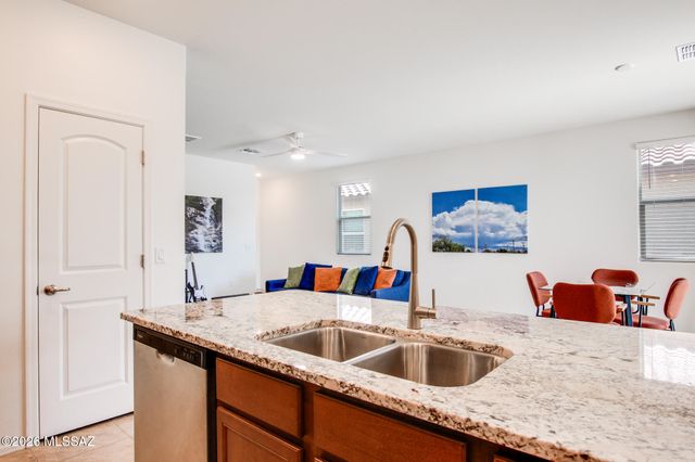 9239 N Peridot Vista Avenue, Tucson, AZ 85742