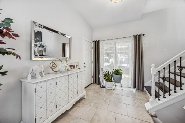 7704 Knotty Pine Court, Woodridge, IL 60517