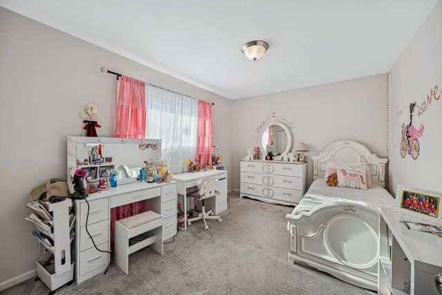 7704 Knotty Pine Court, Woodridge, IL 60517