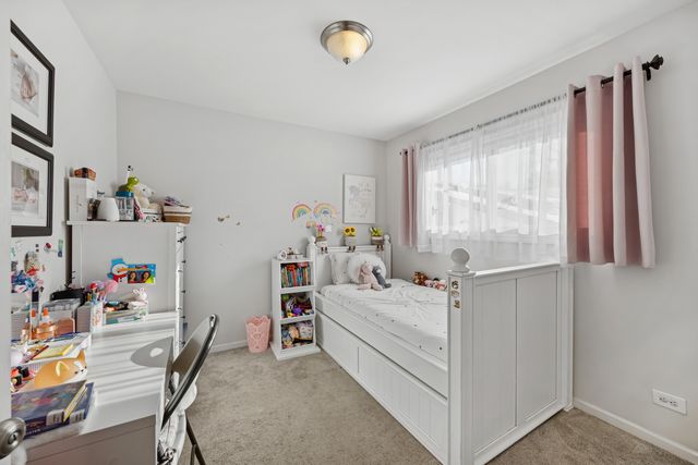 7704 Knotty Pine Court, Woodridge, IL 60517