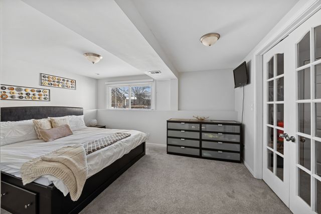 7704 Knotty Pine Court, Woodridge, IL 60517