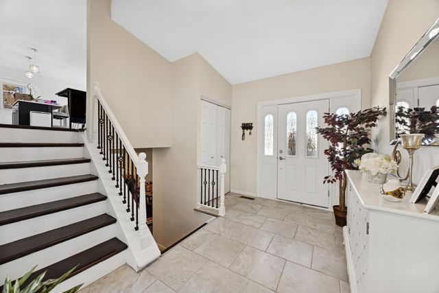 7704 Knotty Pine Court, Woodridge, IL 60517