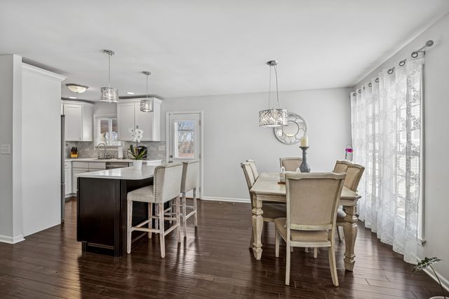 7704 Knotty Pine Court, Woodridge, IL 60517