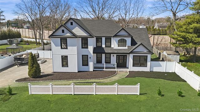 112 S Hillside Avenue, Nesconset, NY 11767