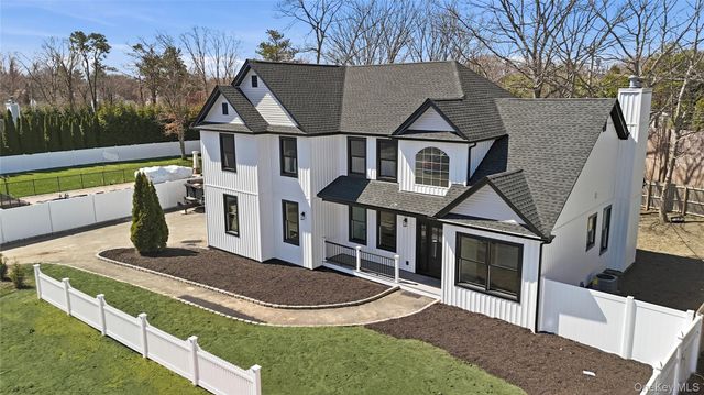 112 S Hillside Avenue, Nesconset, NY 11767