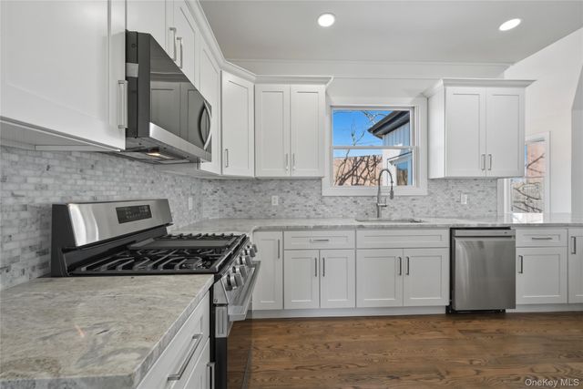 112 S Hillside Avenue, Nesconset, NY 11767