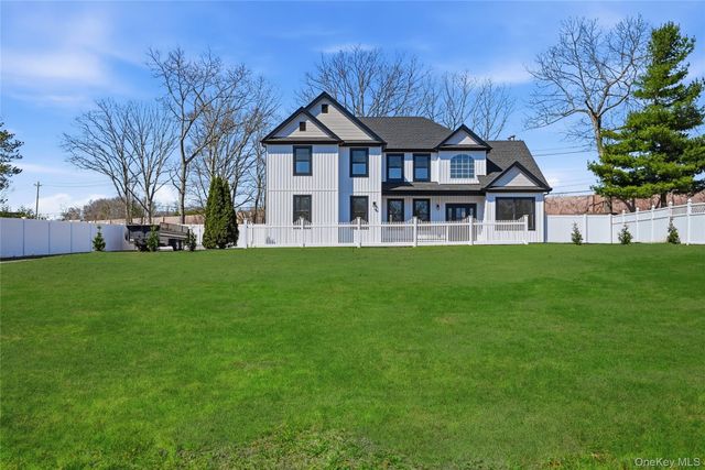 112 S Hillside Avenue, Nesconset, NY 11767