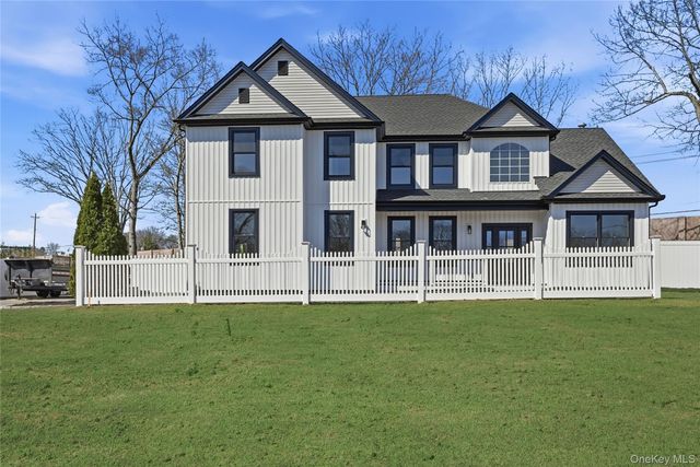 112 S Hillside Avenue, Nesconset, NY 11767