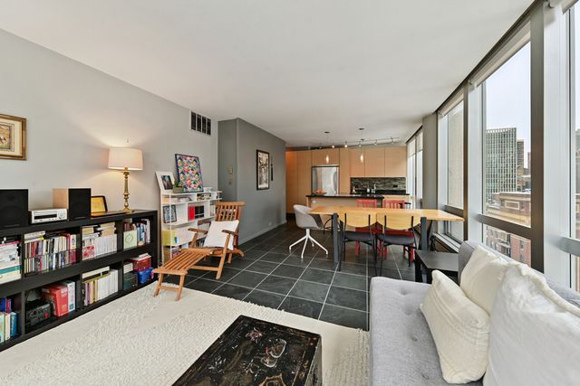 1300 N ASTOR Street 14C, Chicago, IL 60610