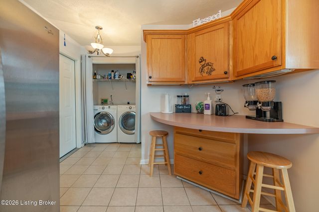 3916 Mimosa View Dr, Louisville, KY 40299