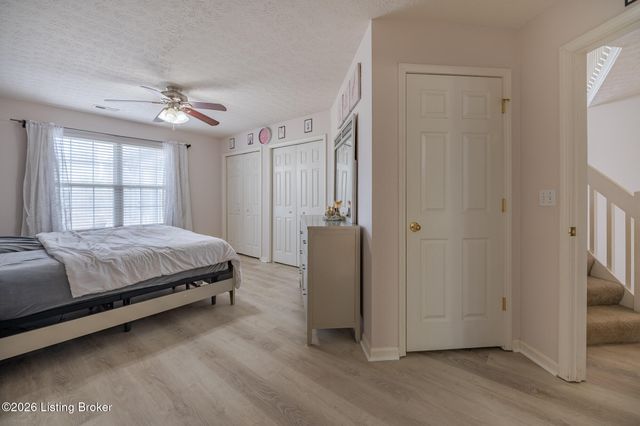 3916 Mimosa View Dr, Louisville, KY 40299