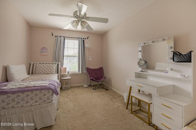 3916 Mimosa View Dr, Louisville, KY 40299