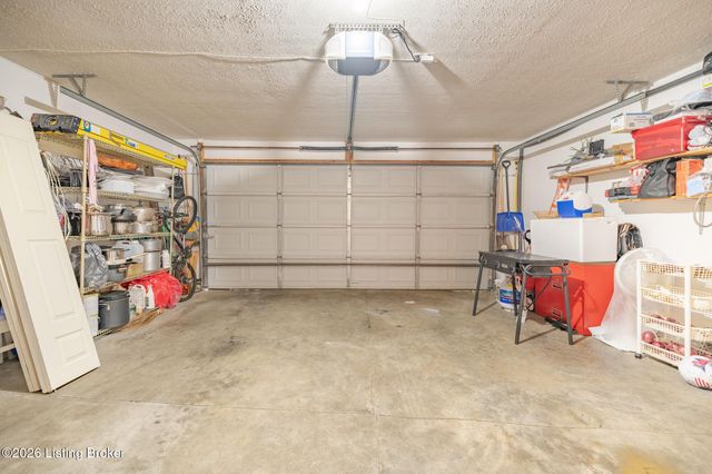 3916 Mimosa View Dr, Louisville, KY 40299