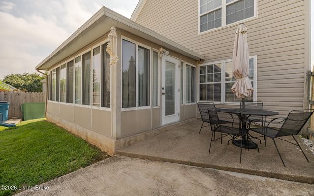 3916 Mimosa View Dr, Louisville, KY 40299