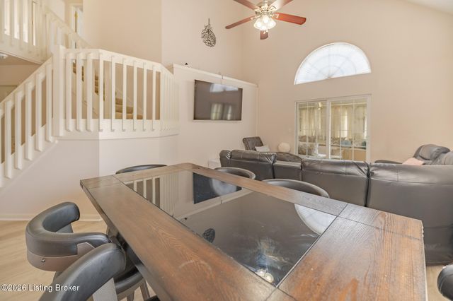 3916 Mimosa View Dr, Louisville, KY 40299