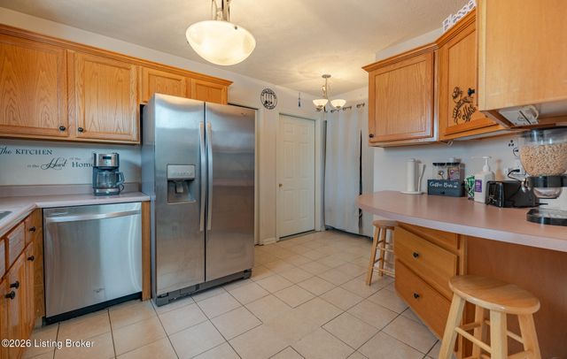 3916 Mimosa View Dr, Louisville, KY 40299