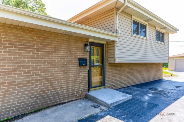 308 Wheeling Avenue, Wheeling, IL 60090