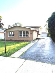 308 Wheeling Avenue, Wheeling, IL 60090