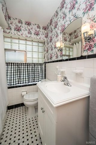 7401 Sharp Avenue, St Louis, MO 63116