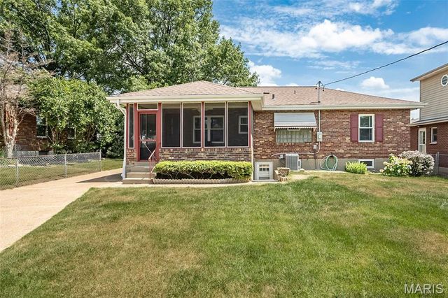 7401 Sharp Avenue, St Louis, MO 63116
