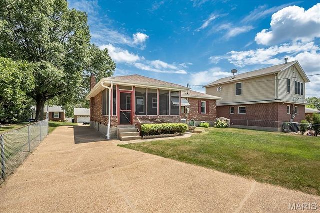 7401 Sharp Avenue, St Louis, MO 63116