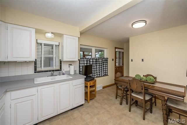 7401 Sharp Avenue, St Louis, MO 63116