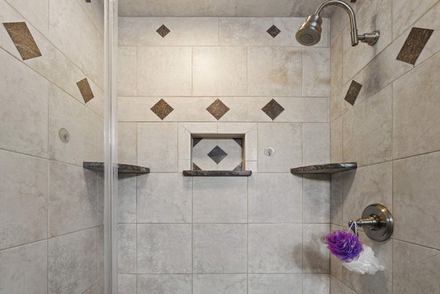 6923 N Douglass St, Spokane, WA 99208