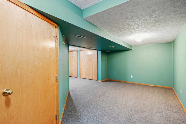 6923 N Douglass St, Spokane, WA 99208