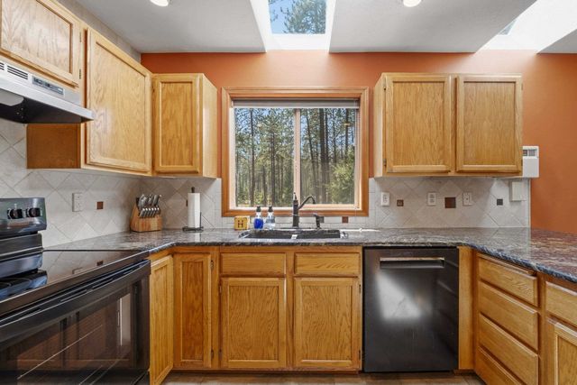 6923 N Douglass St, Spokane, WA 99208