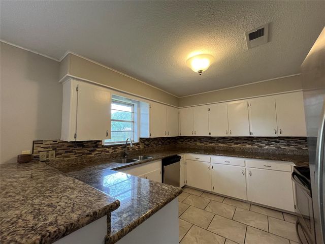 3924 Wickersham Street, Bay City, TX 77414