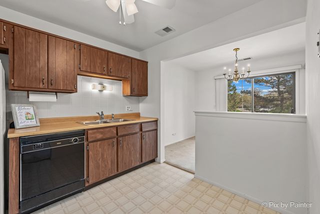 265 Buckingham Court C2, Schaumburg, IL 60193