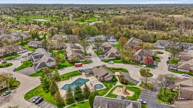 265 Buckingham Court C2, Schaumburg, IL 60193