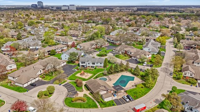 265 Buckingham Court C2, Schaumburg, IL 60193