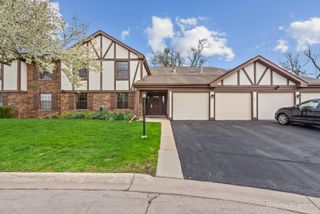 265 Buckingham Court C2, Schaumburg, IL 60193