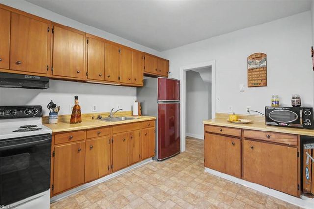 58 Hopkins ST, Newport News, VA 23601