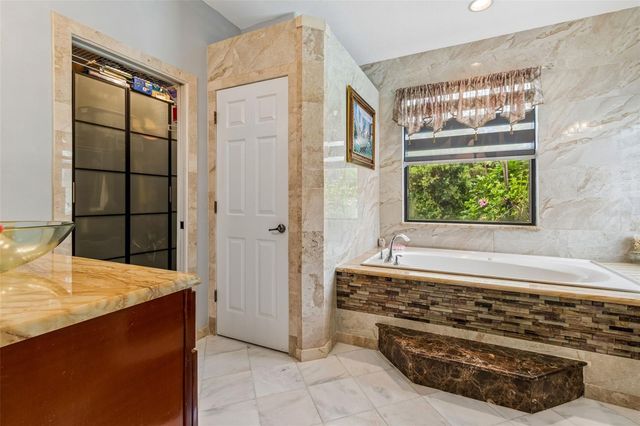 15630 N HIMES AVENUE, Tampa, FL 33618