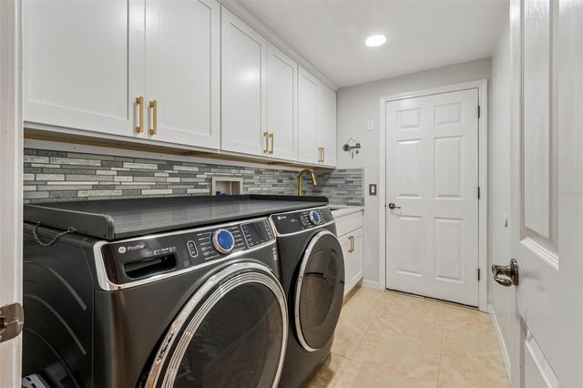 15630 N HIMES AVENUE, Tampa, FL 33618