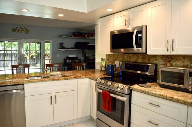 1731 N 54th Ave, Hollywood, FL 33021