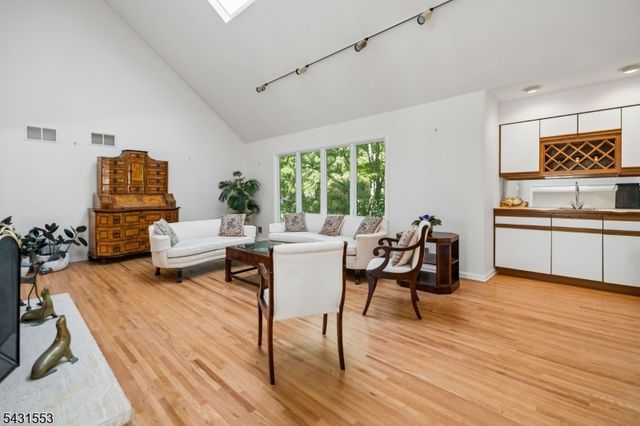 15 Manchester Ct, Morris Twp., NJ 07960